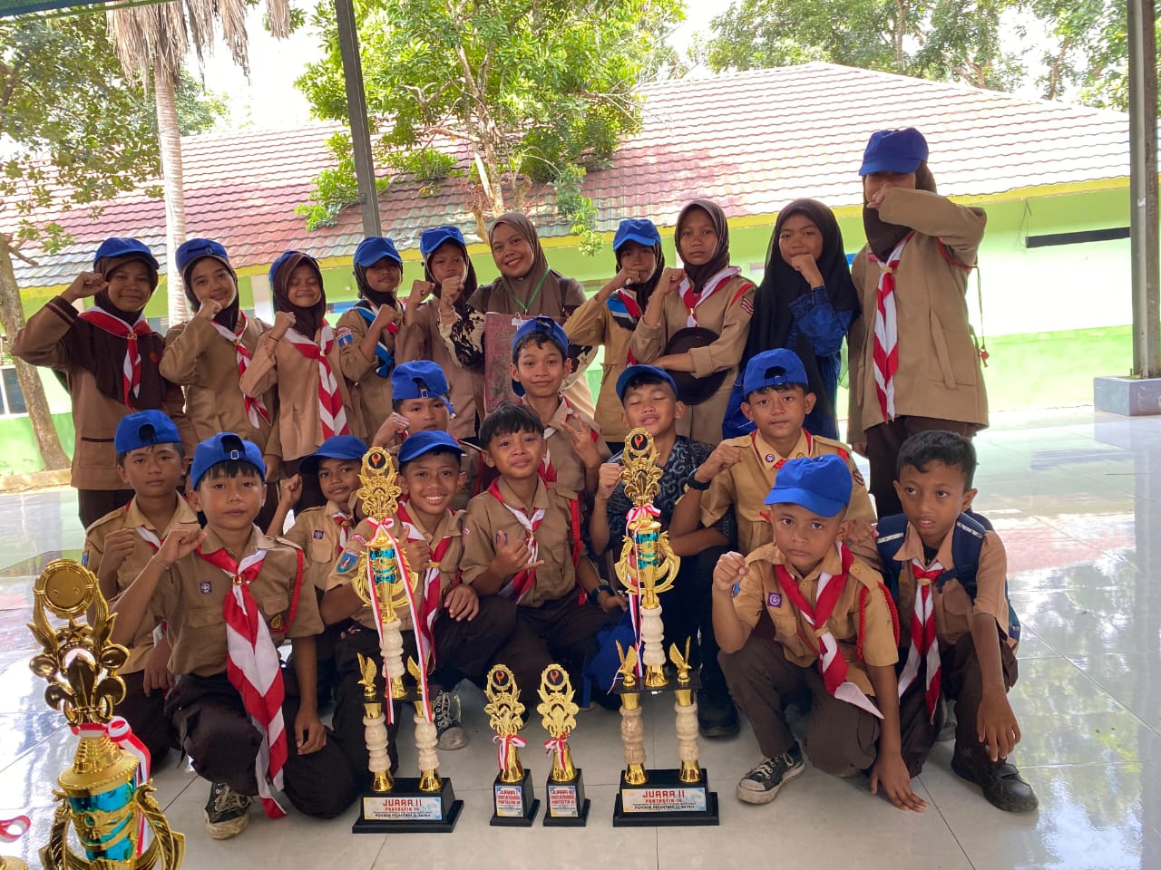 Tim Pramuka Putra dan Tim Pramuka Putri SDN 1 Nameng