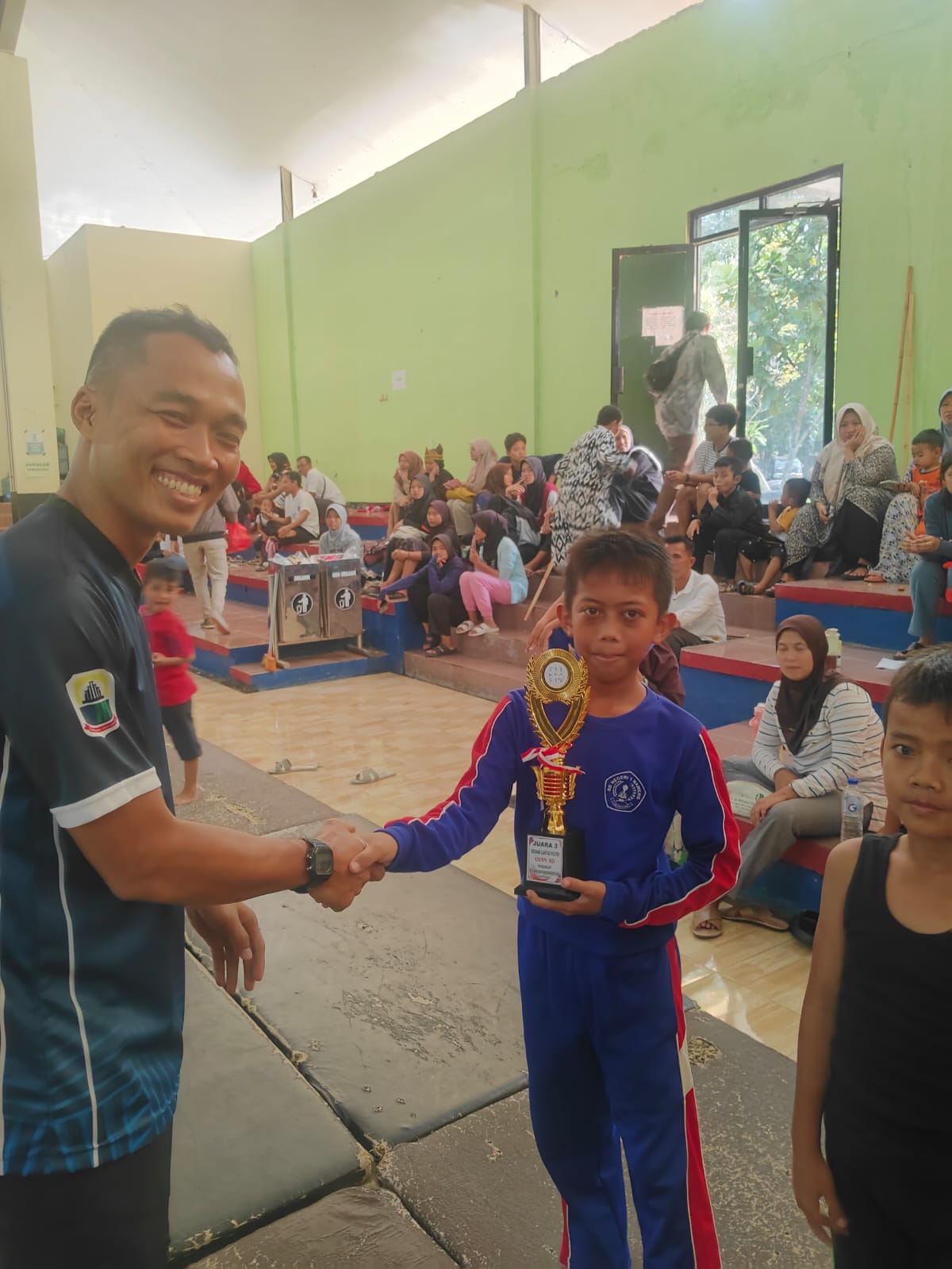 Radit Raih Juara III Senam Lantai O2SN SD Tingkat Kecamatan Rangkasbitung